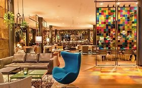 Motel One Köln-Neumarkt